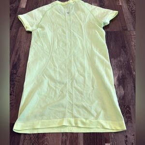 Women’s lululemon top